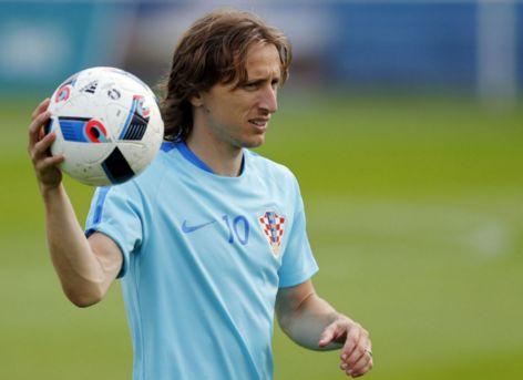 阿莱格里：普利希奇很难赶上比赛；并不是我在改造莱奥